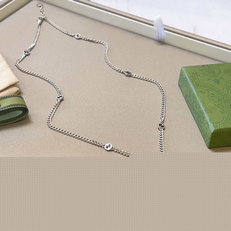 G*u*i necklaces